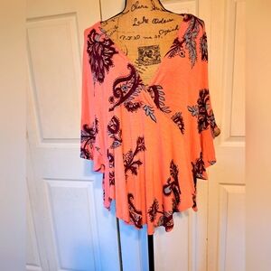 Free People very oversbat wing sleeve top in a floral print. Small